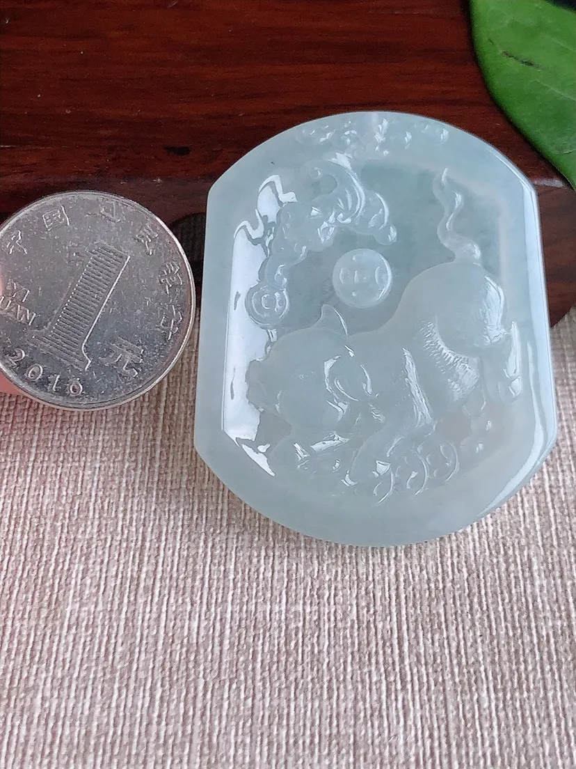 天然A货翡翠白月光生肖猪吊坠尺寸48.2×40×5.3m量22.60g 0602