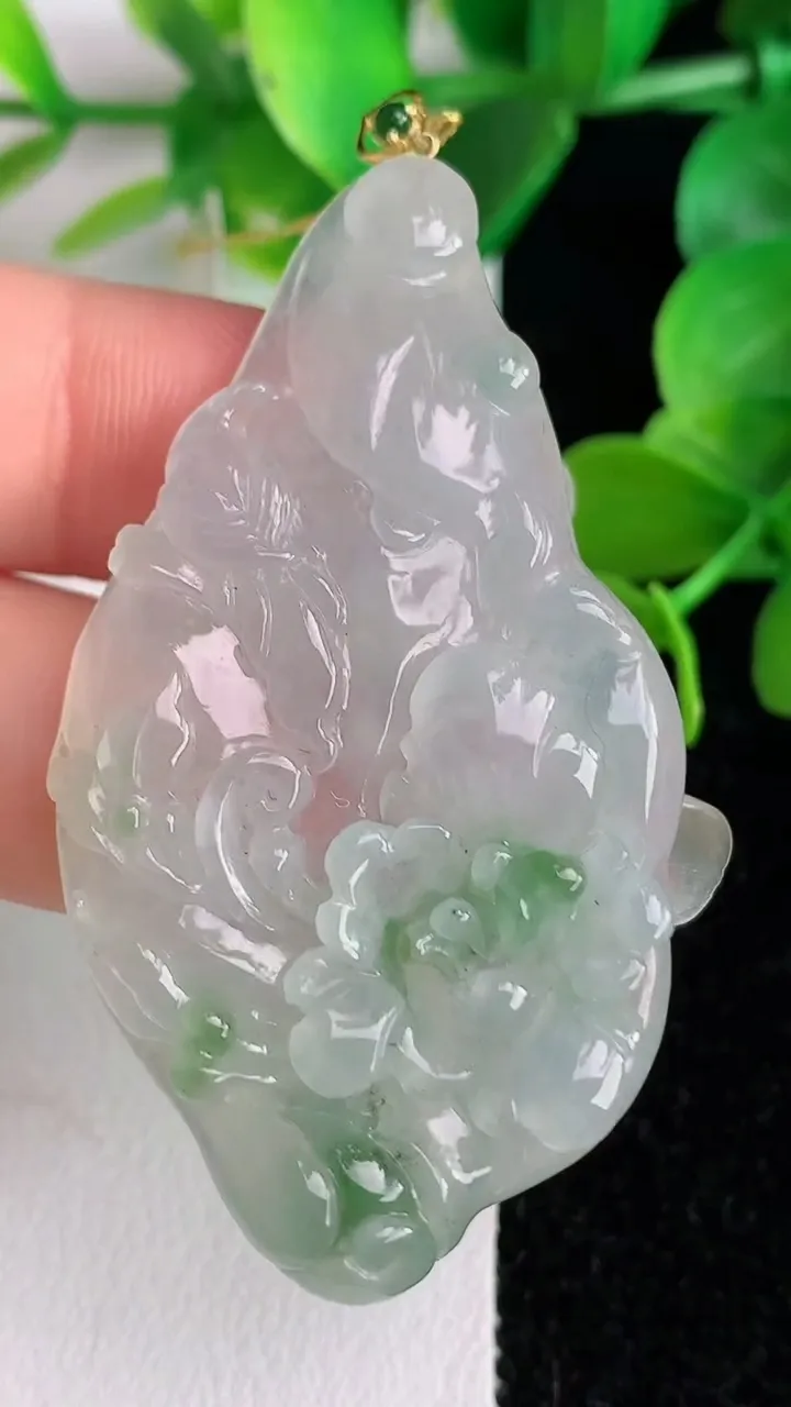 天然A货翡翠k金鸟语花香吊坠，尺寸52.8-29.4-5.6，重量:15.56g
6月3日