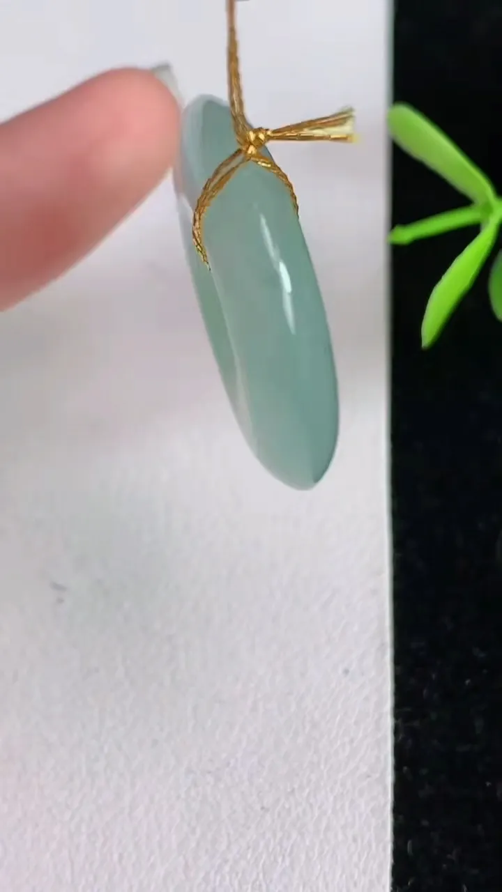 天然A货翡翠飘花平安扣吊坠，尺寸27-5.6，重量:8.88g
6月3日
