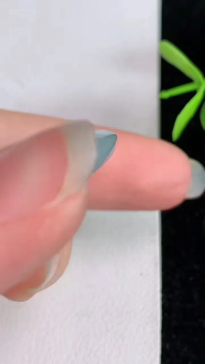 天然A货翡翠飘花平安扣吊坠，尺寸26-5，重量:7.16g
6月3日
