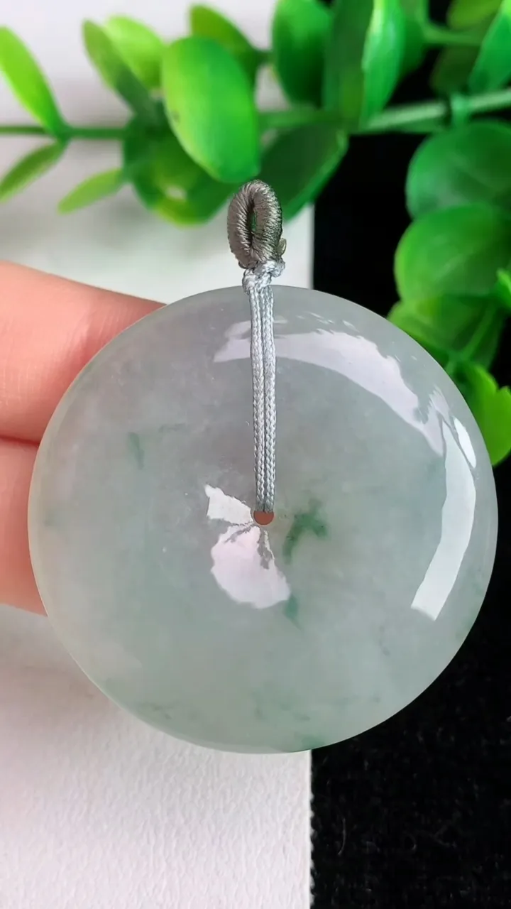 天然A货翡翠飘花平安扣吊坠，尺寸39.6-6，重量:15.56g
6月3日