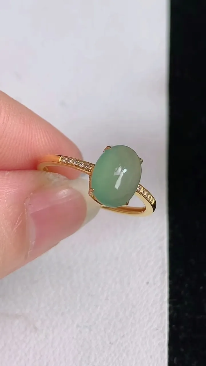 天然A货翡翠蛋面戒指，尺寸18.2-8.7-6.5，重量:1.34g2025年6月3日
工厂直销收藏佳品,种好水足，色泽均匀，有种有色，上手高大气！