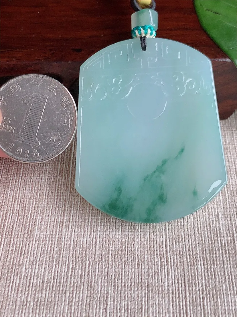 天然A货翡翠飘花仿古无事牌吊坠尺寸51.5×41×6m量39.29g 0602
