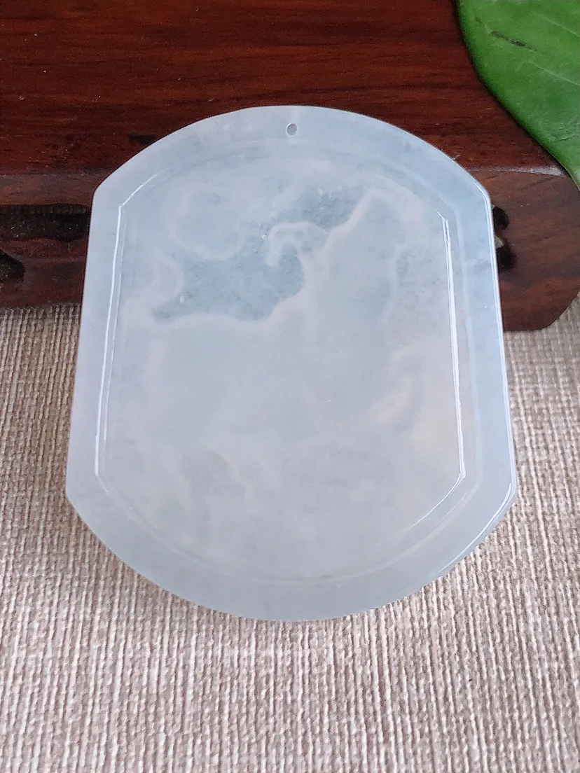 天然A货翡翠白月光生肖牛吊坠尺寸52×44.4×5.2m量26.75g 0602