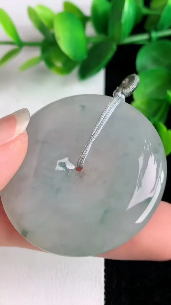 天然A货翡翠飘花平安扣吊坠，尺寸39.6-6，重量:15.56g
6月3日