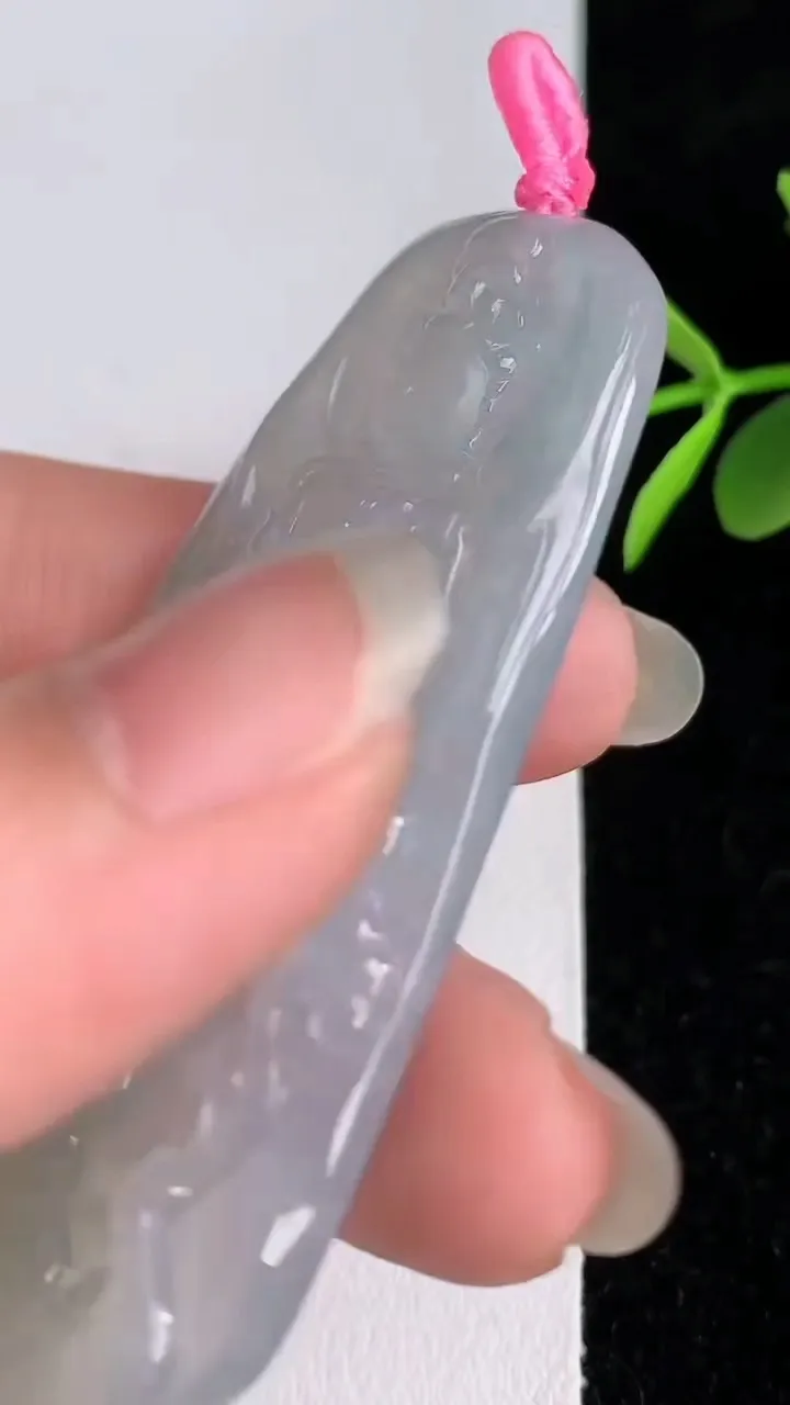 天然A货翡翠飘花普贤菩萨吊坠，尺寸61.8-32-5.3，重量:23.79g
6月3日