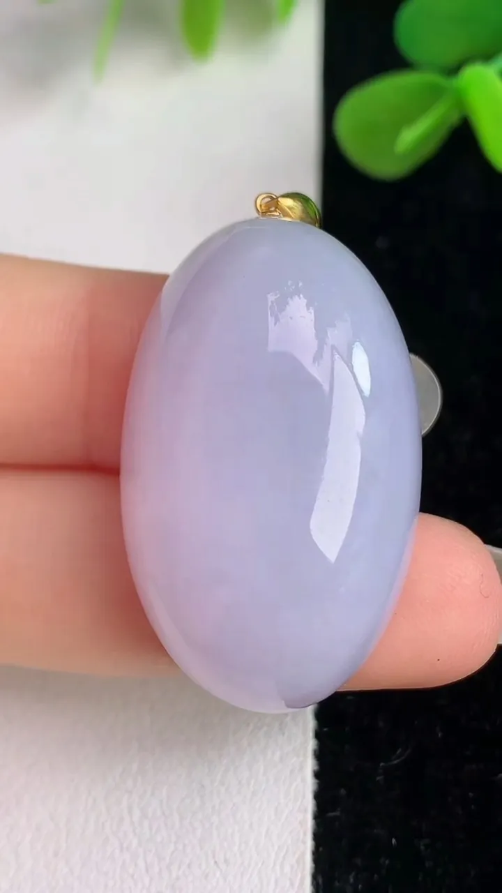 天然A货翡翠k金紫罗兰蛋面吊坠，尺寸33.8-20.7-12.8，重量:18.27g
6月4日