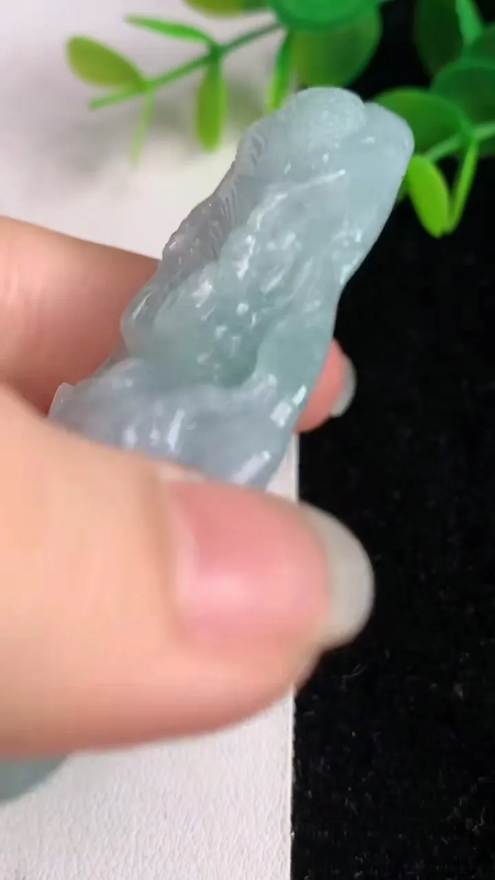 天然A货翡翠龙牌吊坠，尺寸28.5-38.3-9.6，重量:45.13g
6月4日