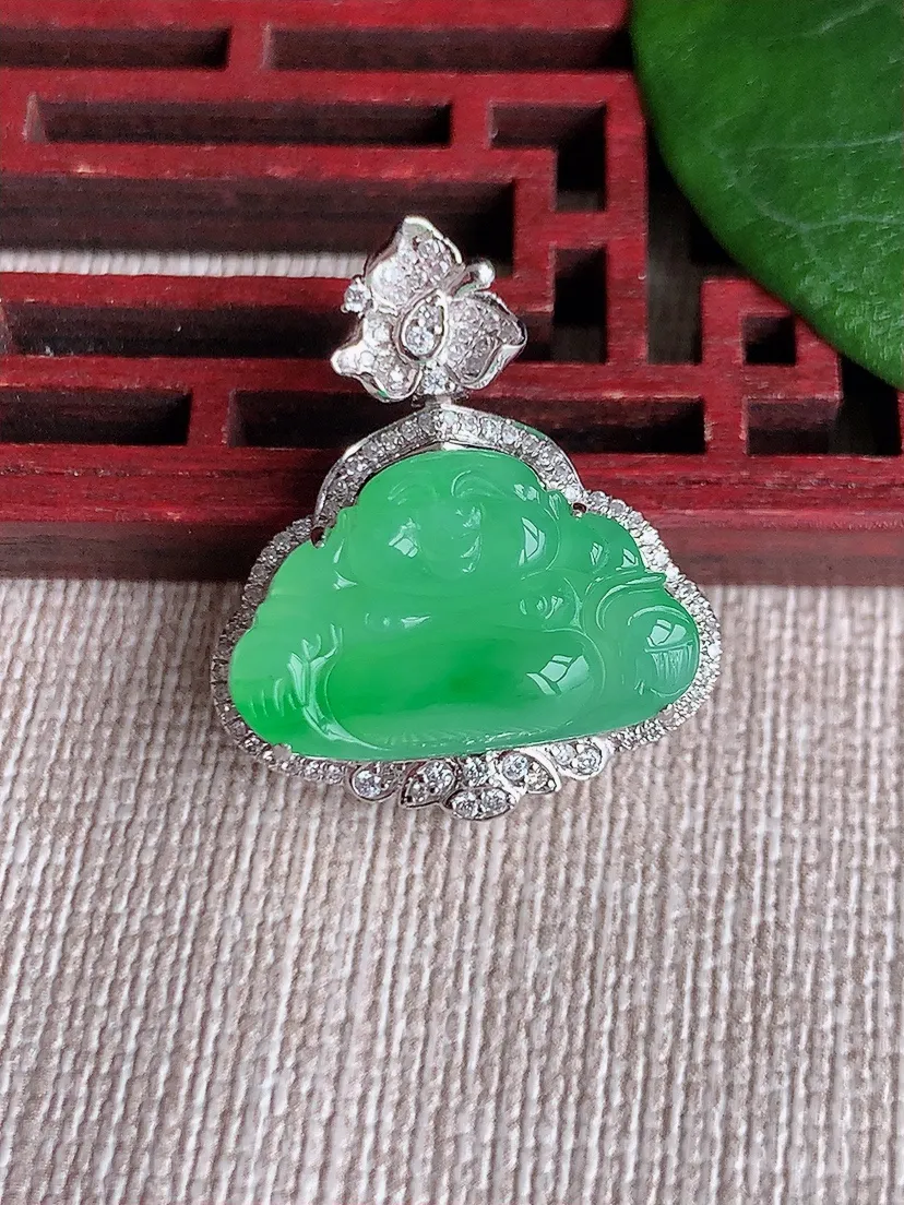 天然A货翡翠18K金伴满绿佛公吊坠尺寸25.5×21.8×9裸石12×19.4m量4.93g 060