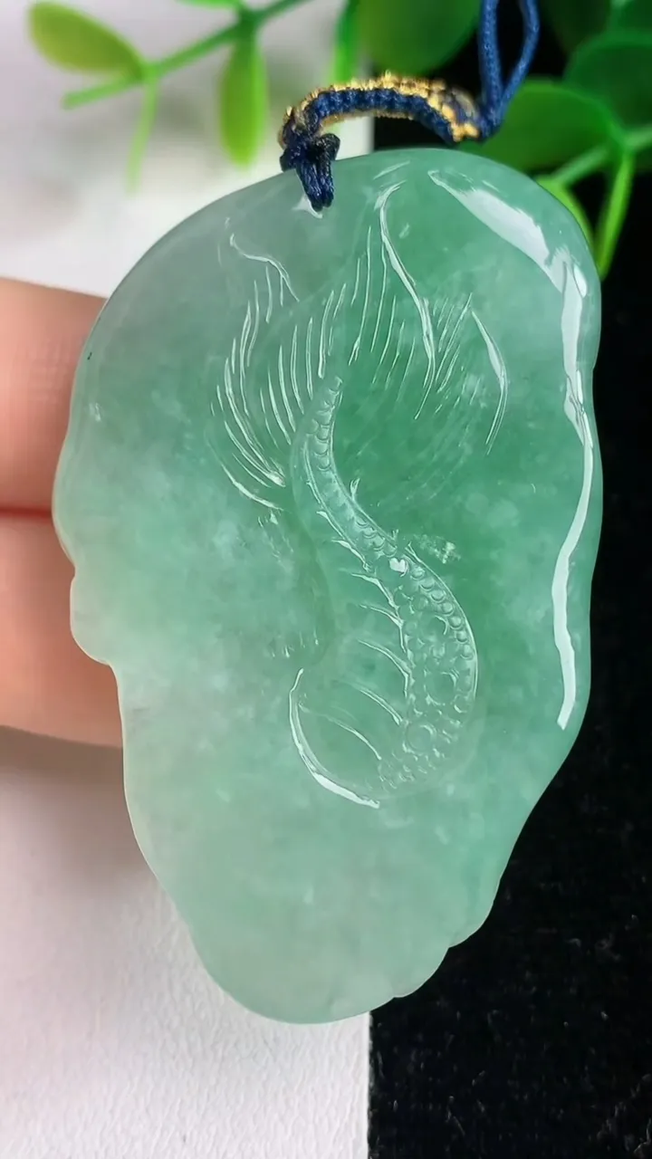天然A货翡翠龙牌吊坠，尺寸54.7-34.3-14.3，重量:38.14g
6月4日