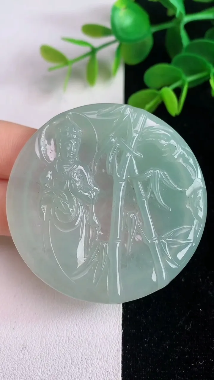 天然A货翡翠观音菩萨吊坠，尺寸52-5，重:27.13g
6月4日