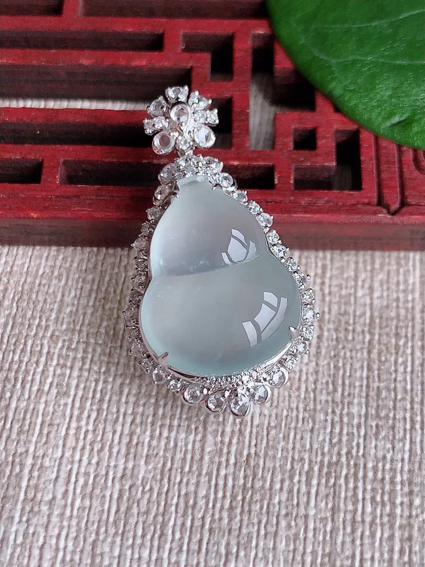 天然A货翡翠18K金伴白月光葫芦吊坠尺寸32×17.7×10.3裸石18×14.3m量5.08g 0603