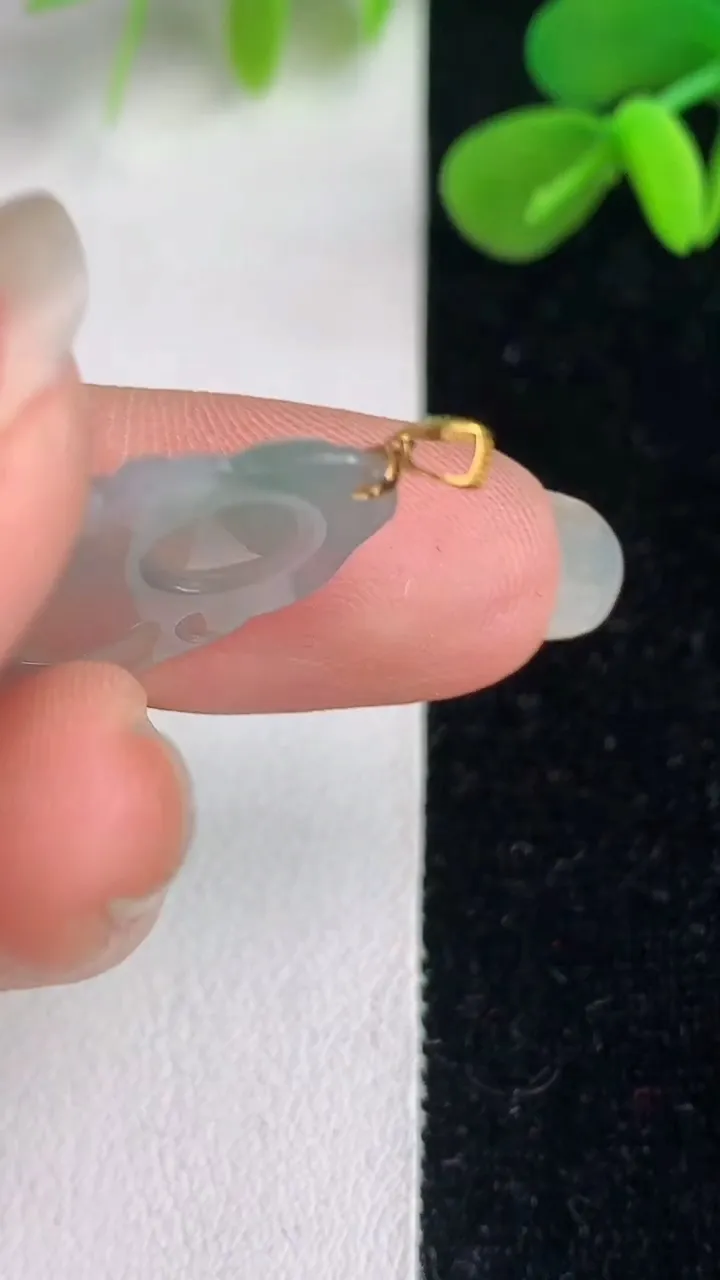 天然A货翡翠财神爷吊坠，尺寸256-13.5-3.5，重:2.04g
6月4日