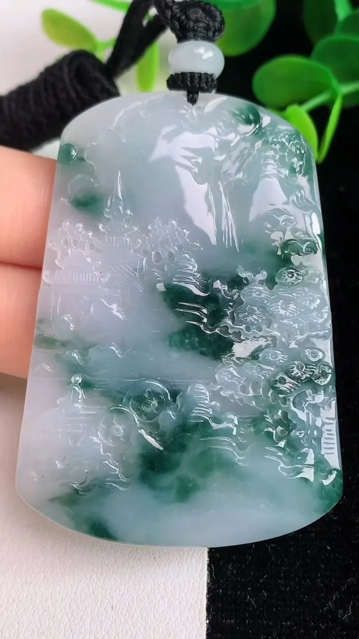 天然A货翡翠飘花山水牌吊坠，尺寸60.4-41.3-5.3，重量:34.25g
6月4日