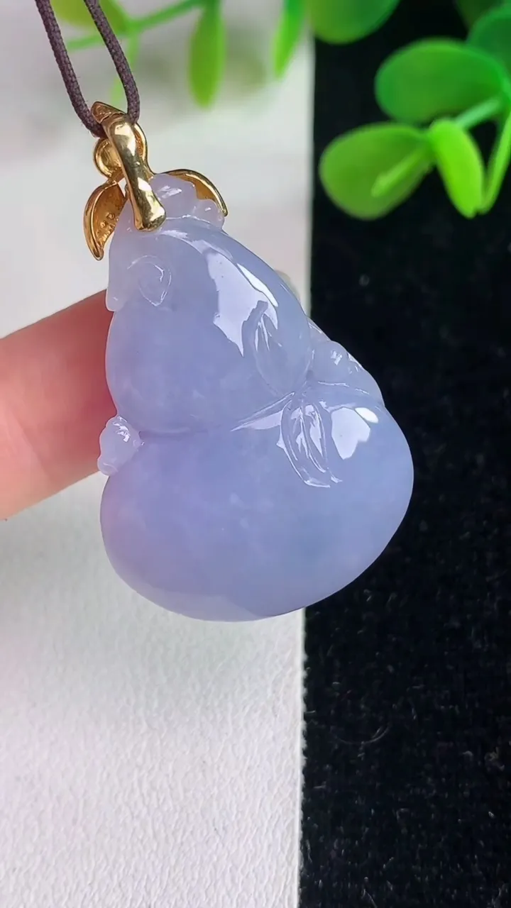 天然A货翡翠k金紫罗兰呱呱来财吊坠，尺寸33-24.6-13，重量:13.84g
6月4日