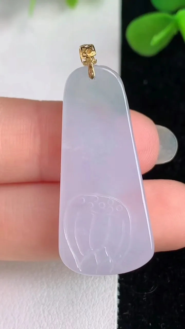 天然A货翡翠k金飘花阿尼陀佛吊坠，尺寸35.5-16-6，重量:7.85g
6月4日