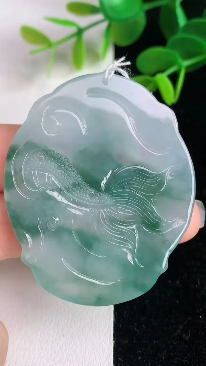 天然A货翡翠飘花御龙观音吊坠，尺寸51.4-42.4-5，重量:22.13g
6月4日