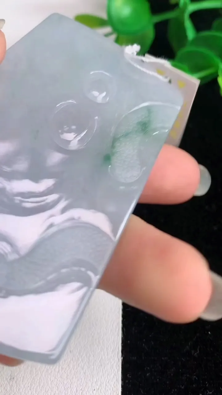天然A货翡翠飘花御龙虚空藏观音菩萨吊坠，尺寸69.7-43-6，重量:41.83g
6月4日