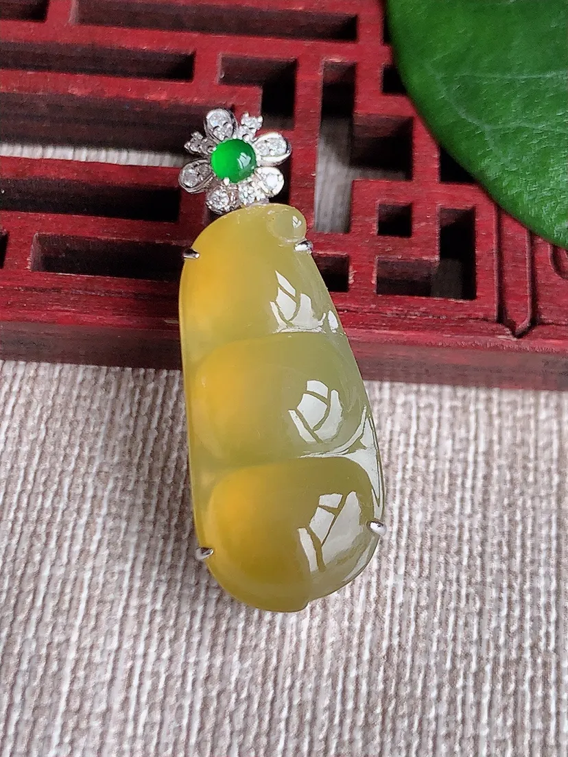 天然A货翡翠18K金伴黄翡四季豆福豆平安豆吊坠尺寸33×25.7×11.8×7m量4.67g 0603