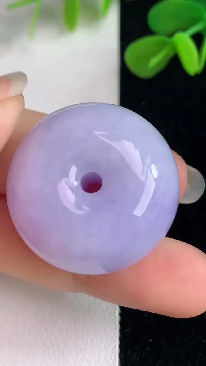 天然A货翡翠紫罗兰平安扣吊坠，尺寸28-17.2，重量:27.57g
6月4日