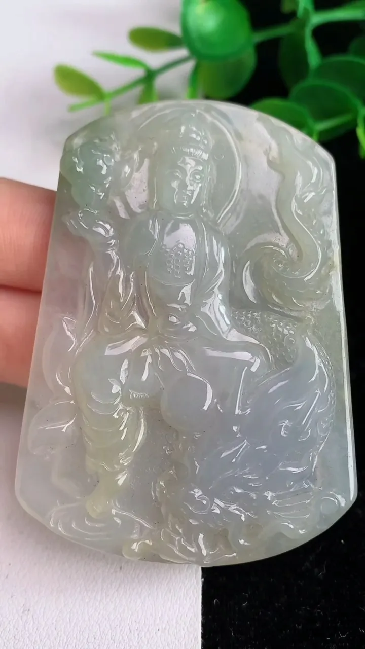 天然A货翡翠降龙观音菩萨吊坠，尺寸66-48-8，重:36.88g
6月4日