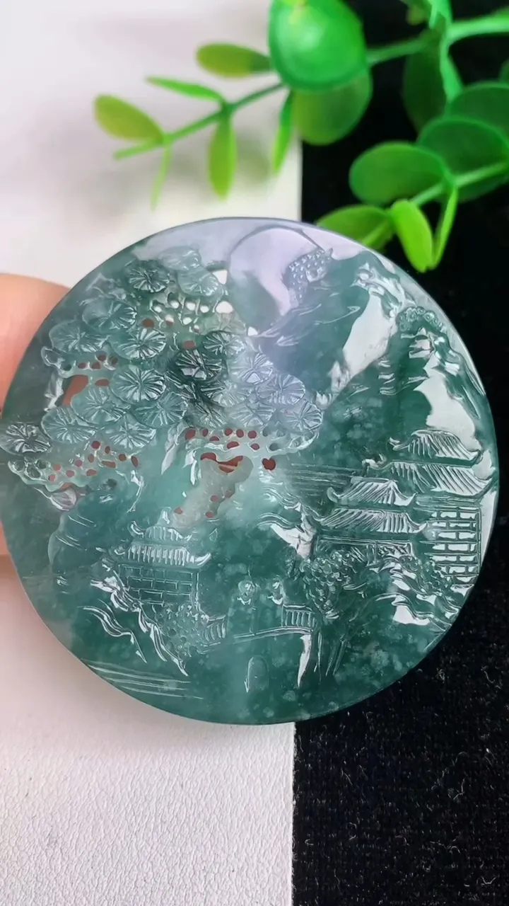 天然A货翡翠蓝水山水牌吊坠，尺寸56.2-5，重量:32.98g
6月4日