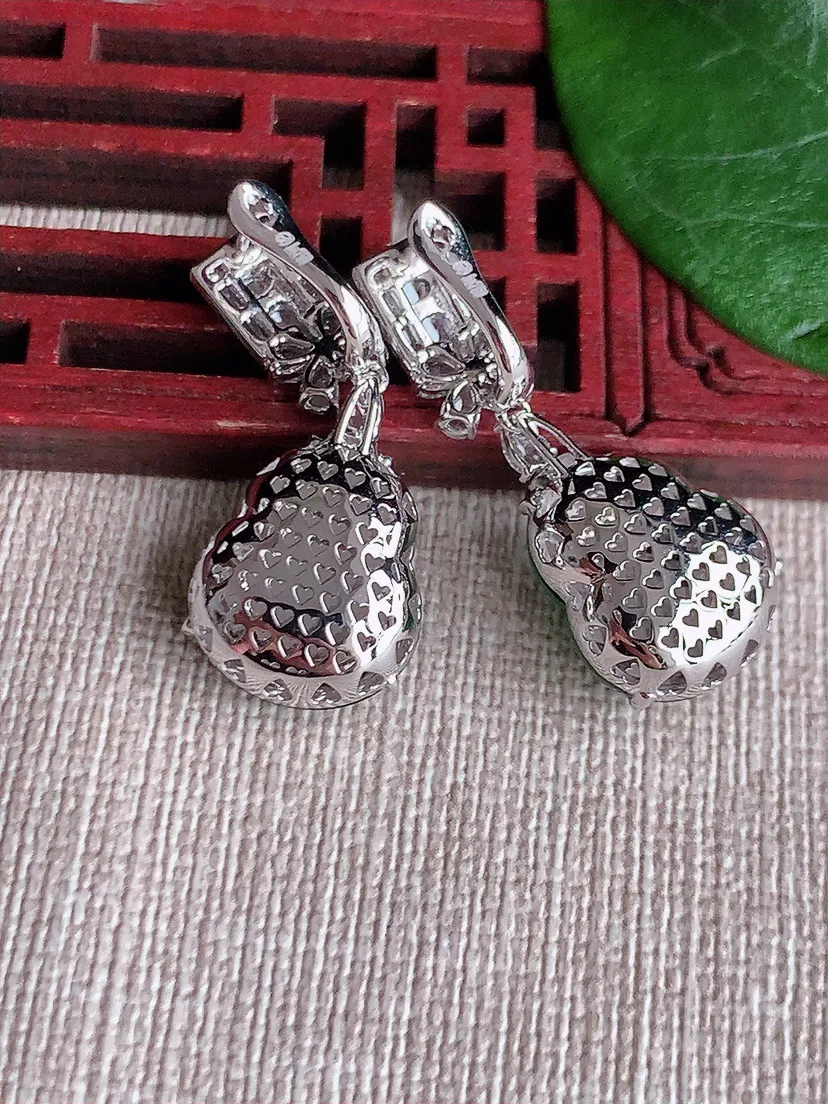 天然A货翡翠18K金伴钻镶嵌阳绿葫芦耳坠 尺寸15.3×12.5×9mm 重量8.05g 0603