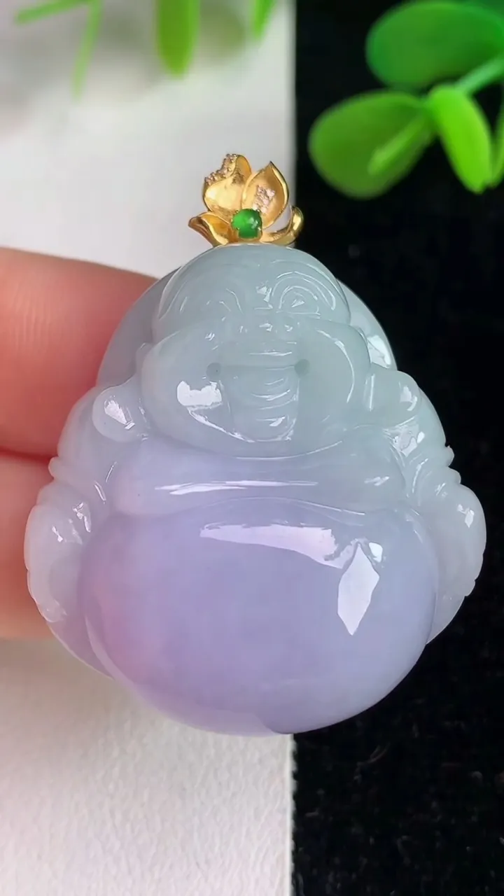 天然A货翡翠k颗紫罗兰佛公吊坠，尺寸32.6-31.2-13，重量:24.29g
6月4日