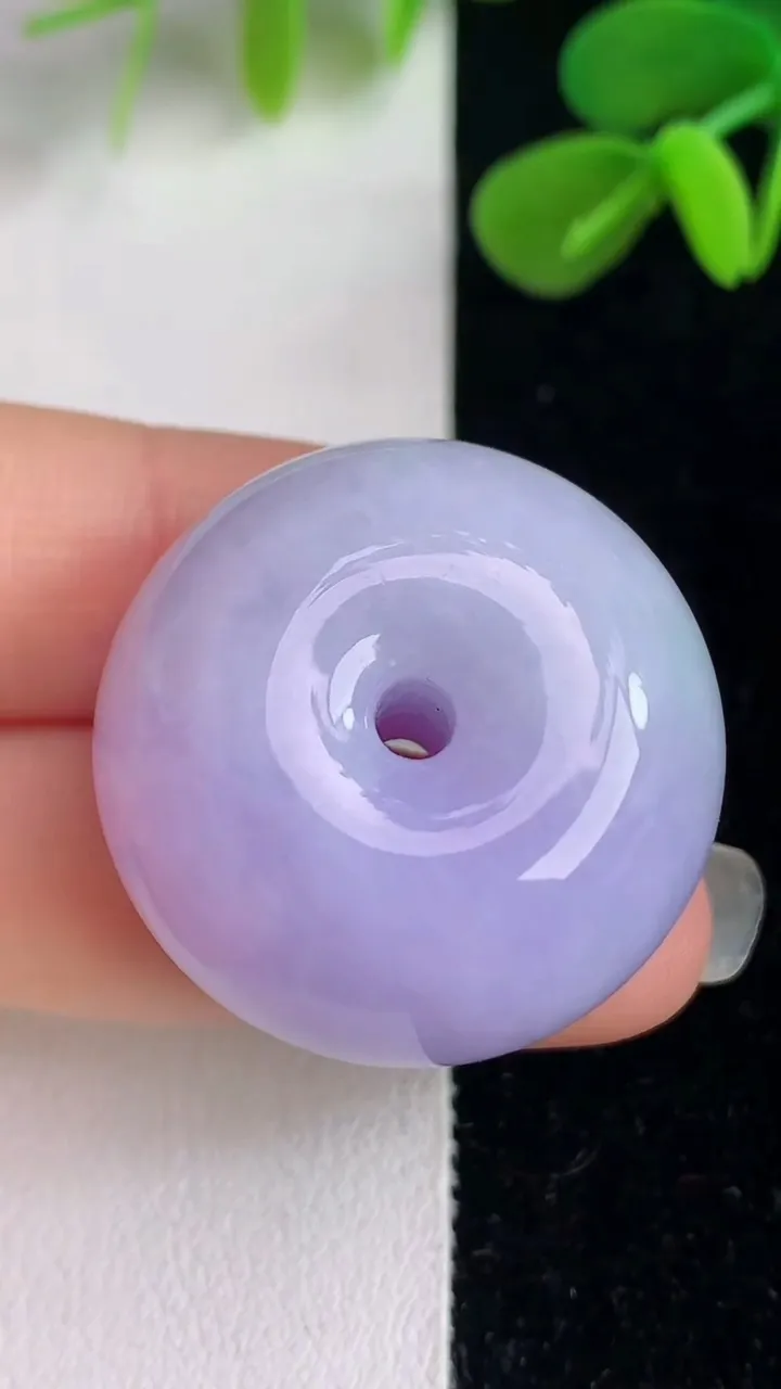 天然A货翡翠紫罗兰平安扣吊坠，尺寸28-17.2，重量:27.57g
6月4日