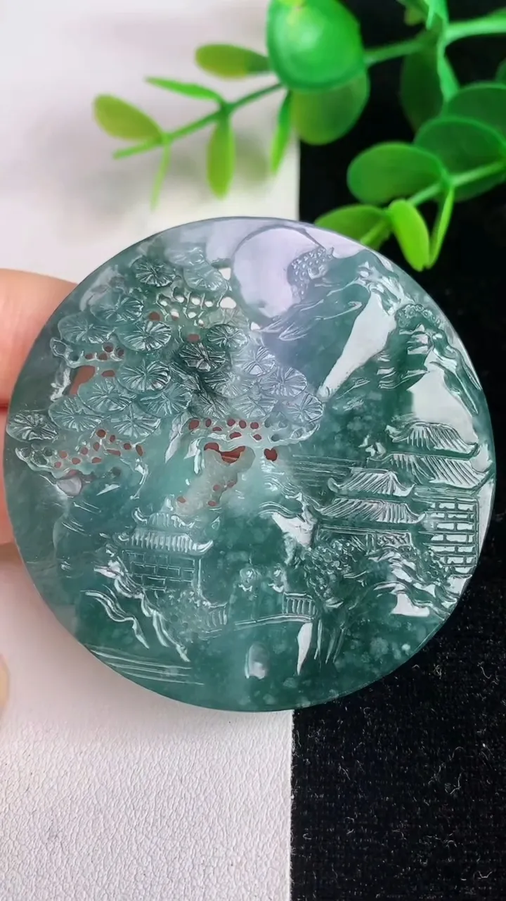 天然A货翡翠蓝水山水牌吊坠，尺寸56.2-5，重量:32.98g
6月4日
