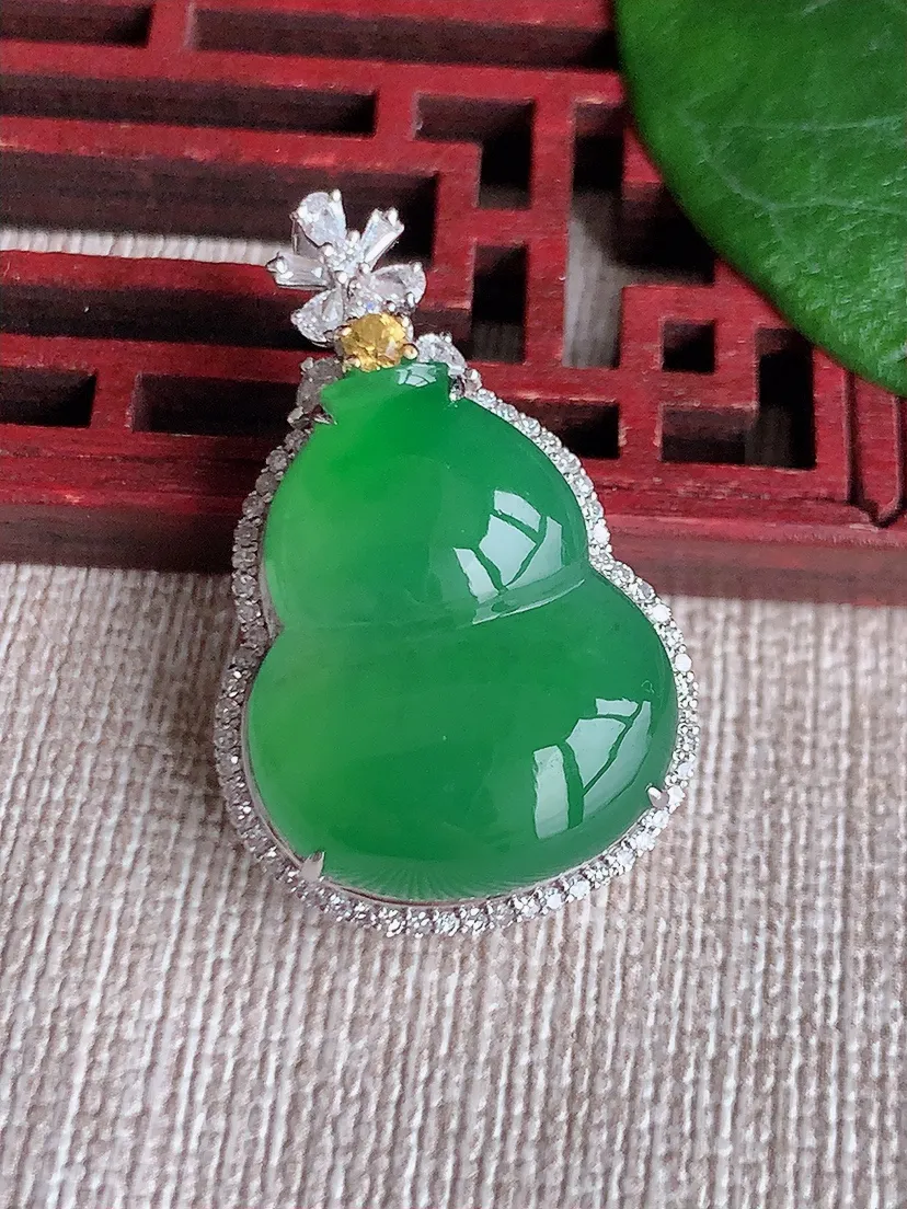 天然A货翡翠18K金伴满绿葫芦吊坠尺寸31.8×20×10.7裸石21.3×17m量8.85g 0603