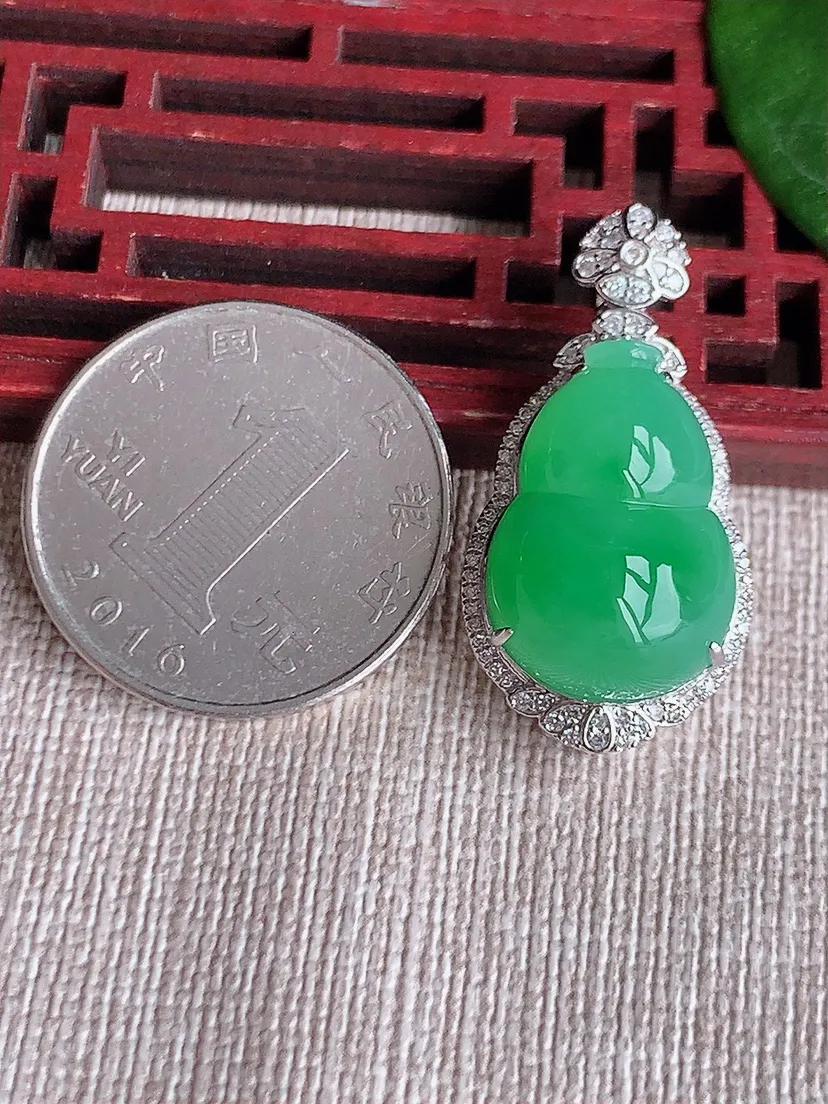 天然A货翡翠18K金伴满绿葫芦吊坠尺寸31.7×16×11.6裸石19.3×13.5m量6.50g 0603