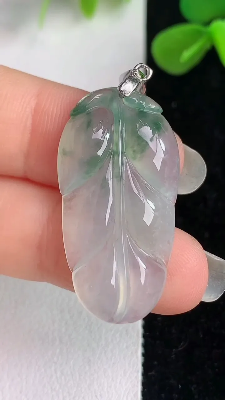 天然A货翡翠925银飘花金枝玉叶叶子吊坠，尺寸31.4-17-4.7，重量:4.83g
6月4日