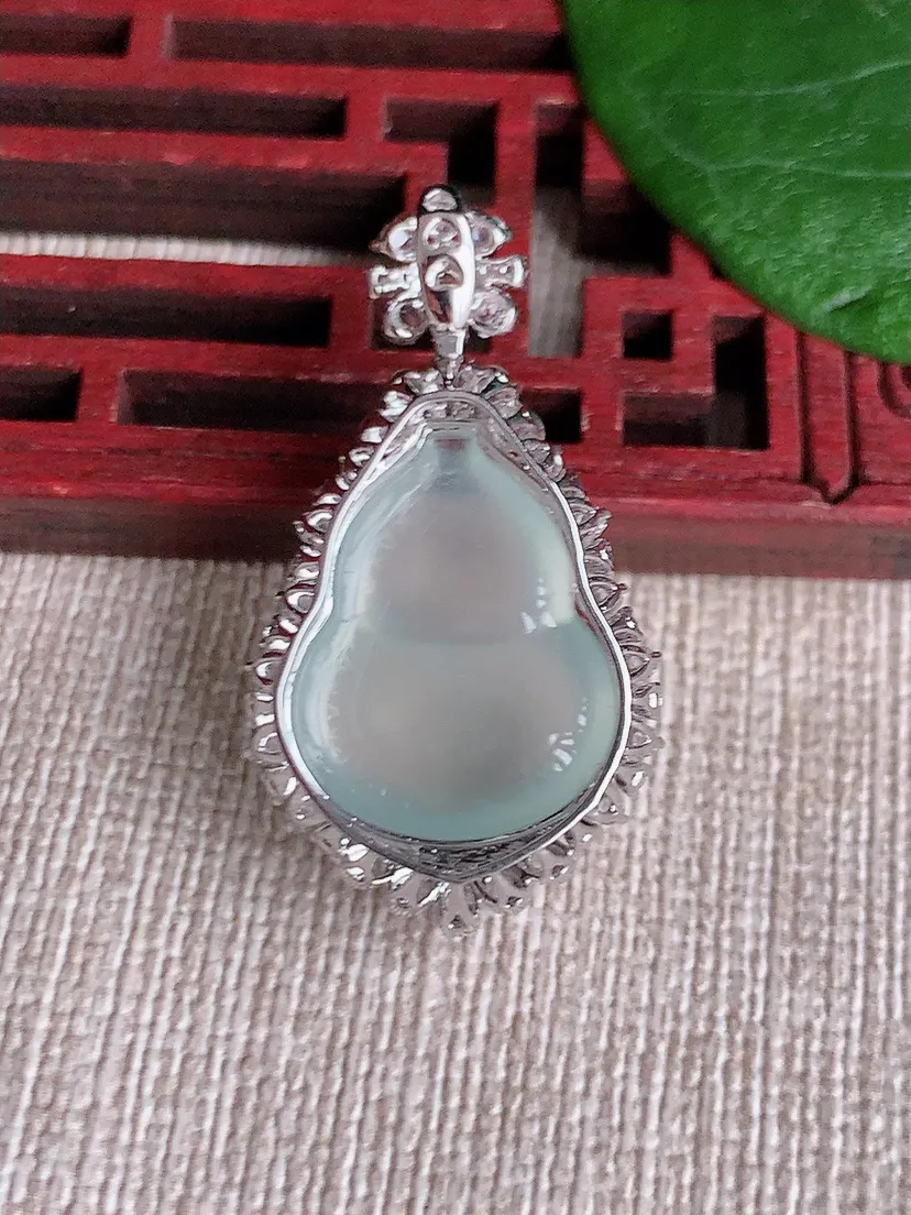 天然A货翡翠18K金伴白月光葫芦吊坠尺寸32×17.7×10.3裸石18×14.3m量5.08g 0