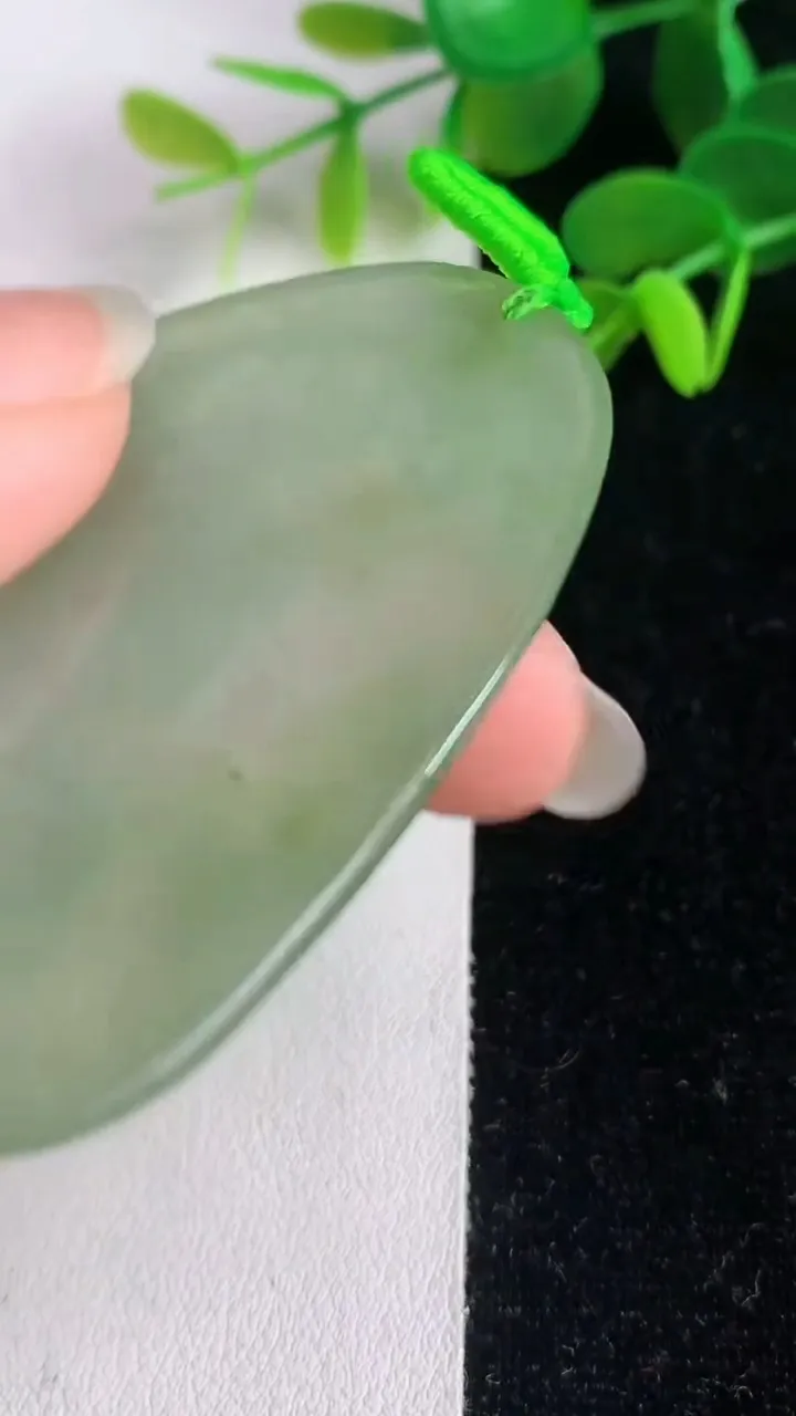 天然A货翡翠虚空藏观音菩萨吊坠，尺寸60-40-5.3，重量:24.42g
6月4日