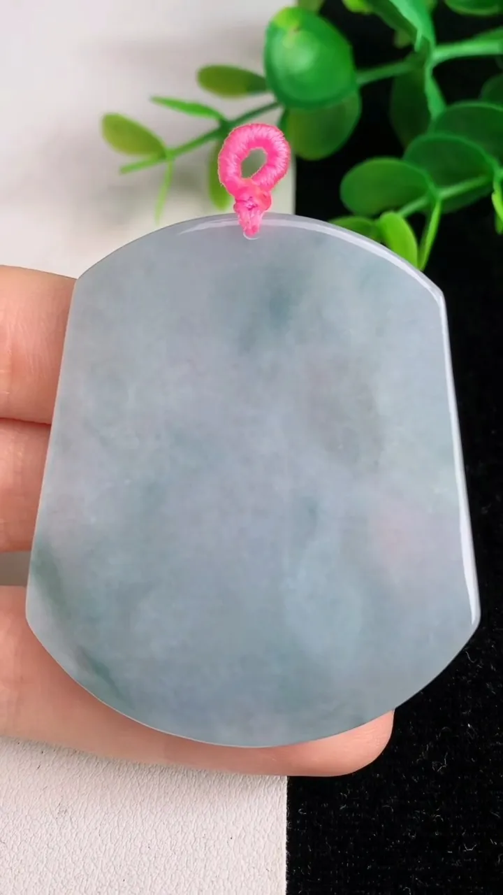 天然A货翡翠飘花大日如来吊坠，尺寸54-45.5-5.6，重量:29.75g
6月4日