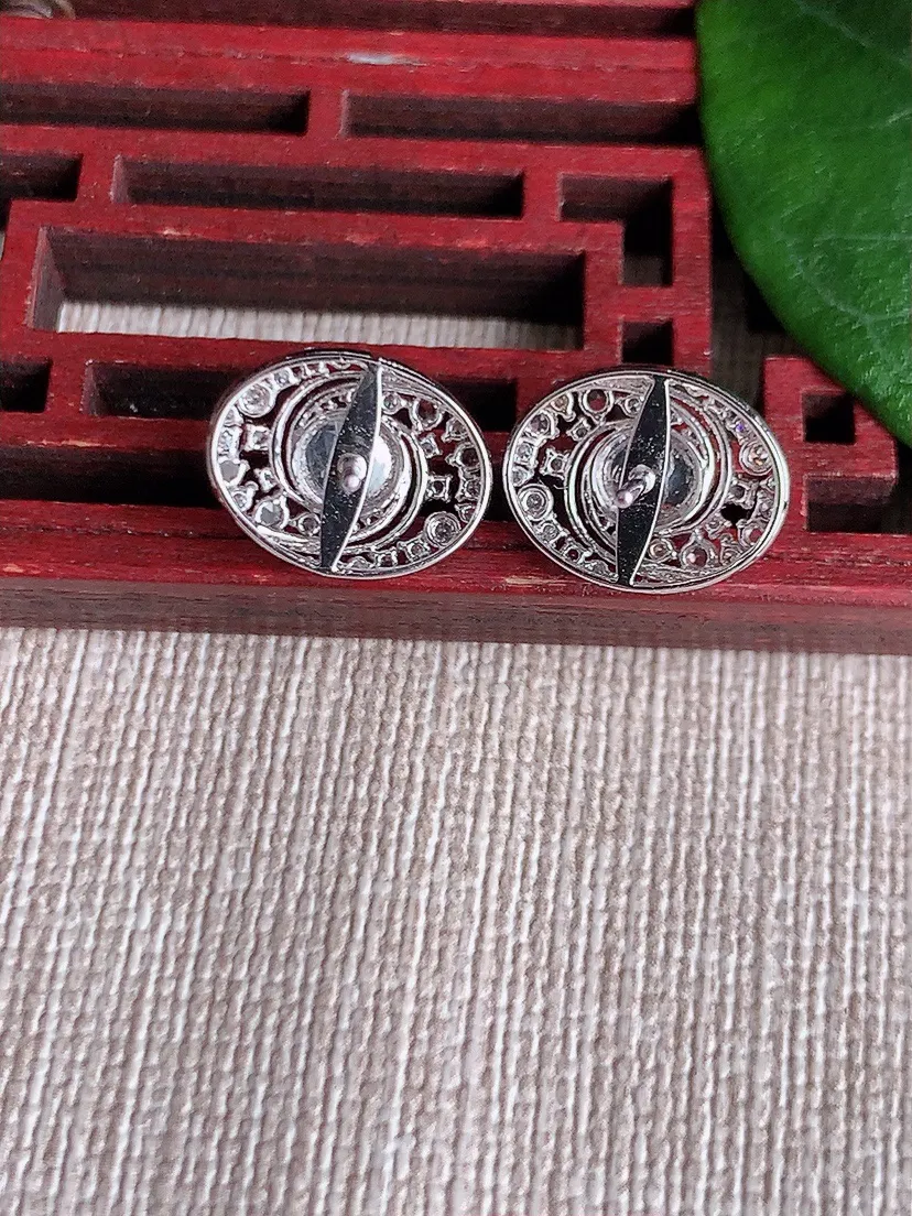 天然A货翡翠18K金伴钻镶嵌阳绿蛋面耳钉 尺寸4.8×4.4mm 重量2.70g 0603