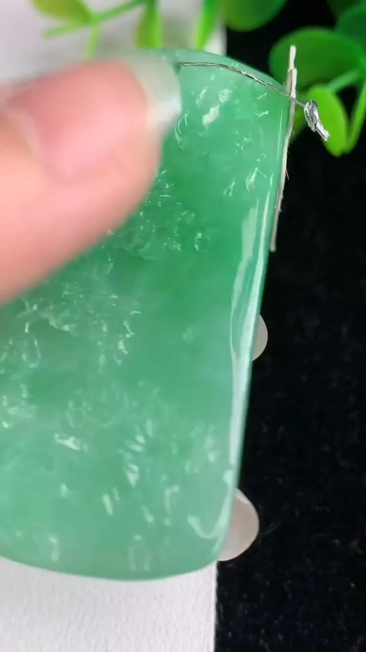 天然A货翡翠山水牌吊坠，尺寸52-29.4-5.5，重量:16.75g
6月4日