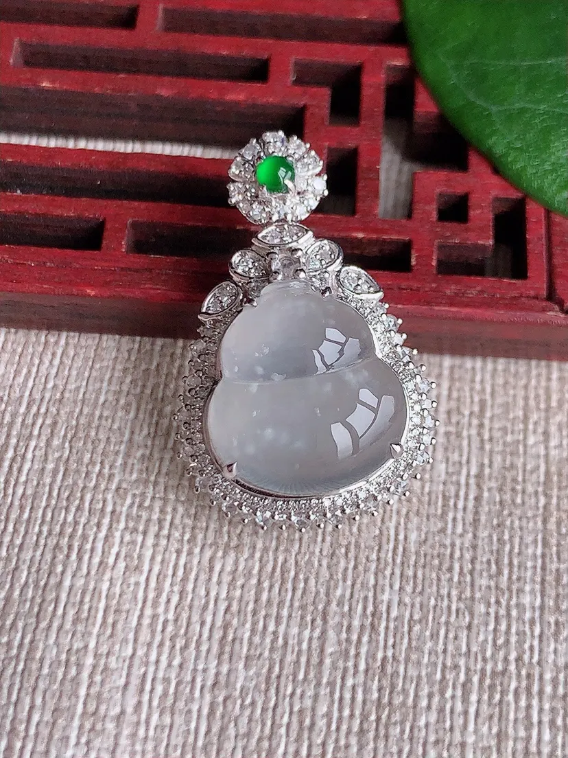 天然A货翡翠18K金伴白月光葫芦吊坠尺寸29×18.7×10.5裸石14.4×13.3m量4.80g 0603