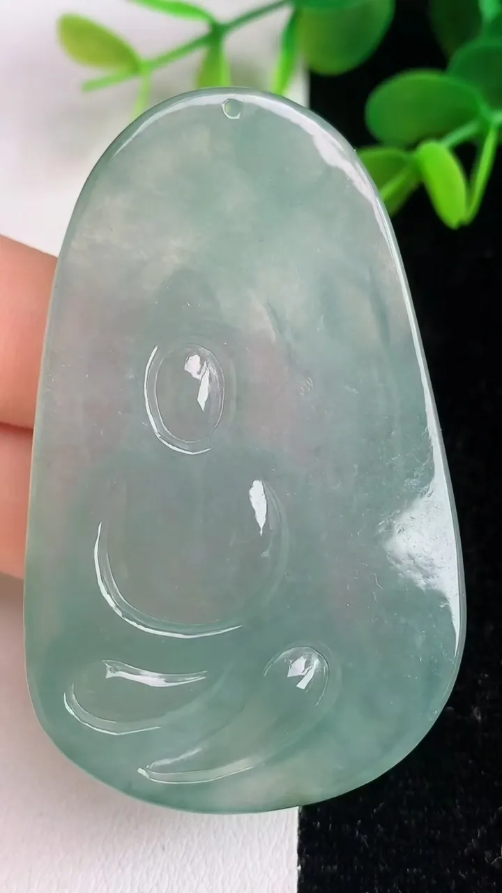 天然A货翡翠观音菩萨吊坠，尺寸60.4-36.8-6.4，重量:25.89g
6月4日