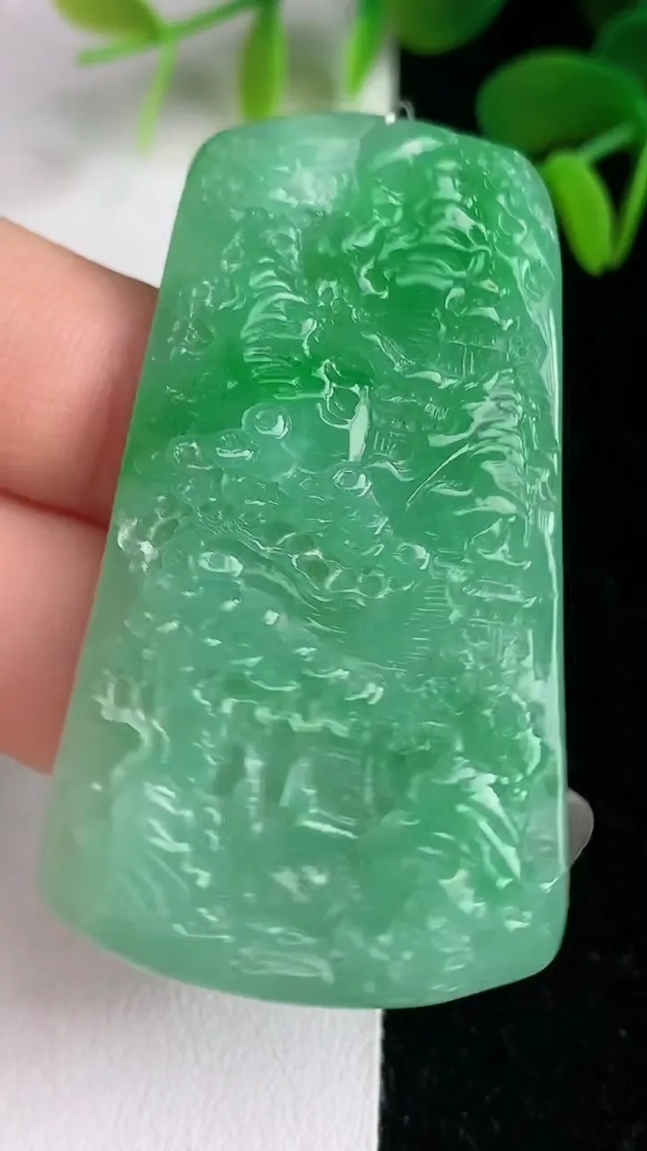 天然A货翡翠山水牌吊坠，尺寸52-29.4-5.5，重量:16.75g
6月4日