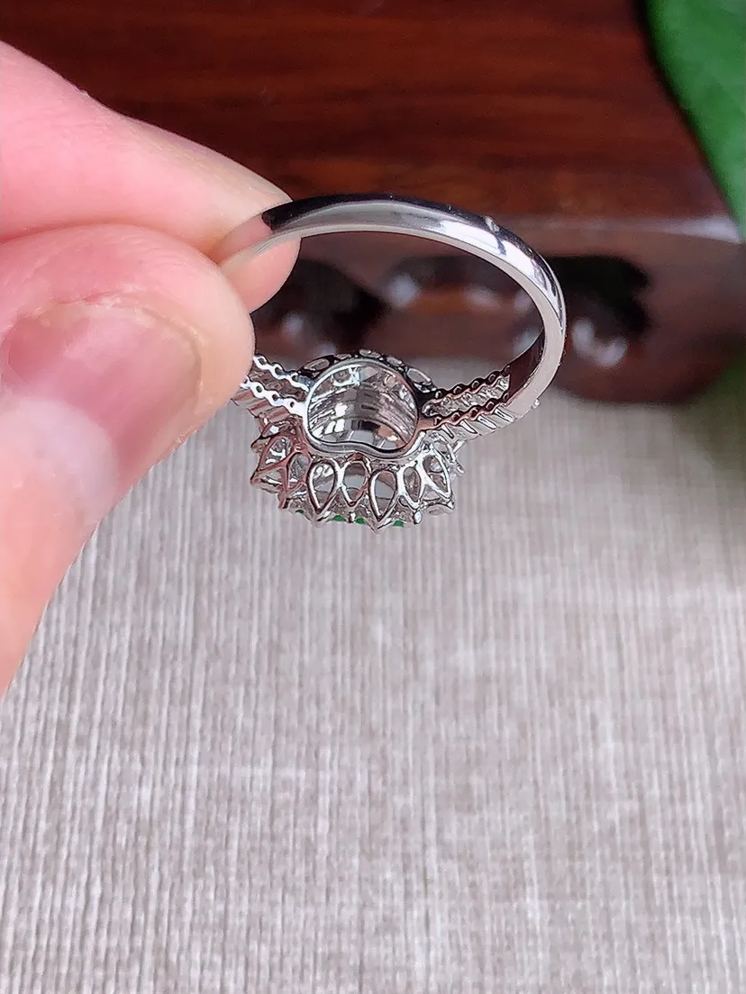 天然A货翡翠18K金伴钻镶嵌阳绿爱心戒指 圈口17裸石尺寸7×7mm 重量2.97g 0603