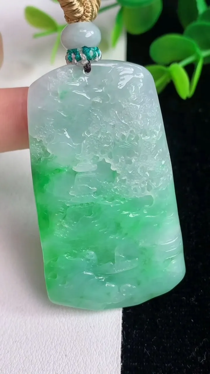 天然A货翡翠山水牌吊坠，尺寸56.2-32.8-7，重量:31.76g
6月4日