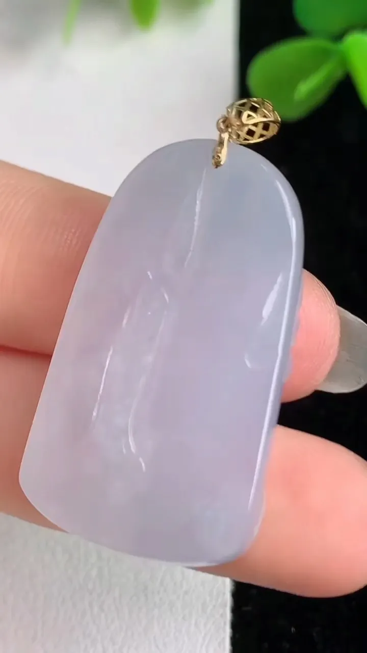 天然A货翡翠k金白冰观音头吊坠，尺寸33.7-19.2-7，重量:10.85g
6月4日