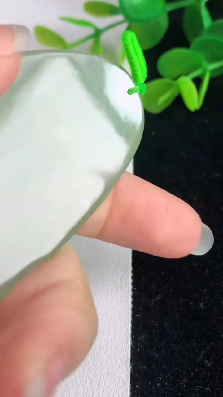 天然A货翡翠虚空藏观音菩萨吊坠，尺寸60-40-5.3，重量:24.42g
6月4日