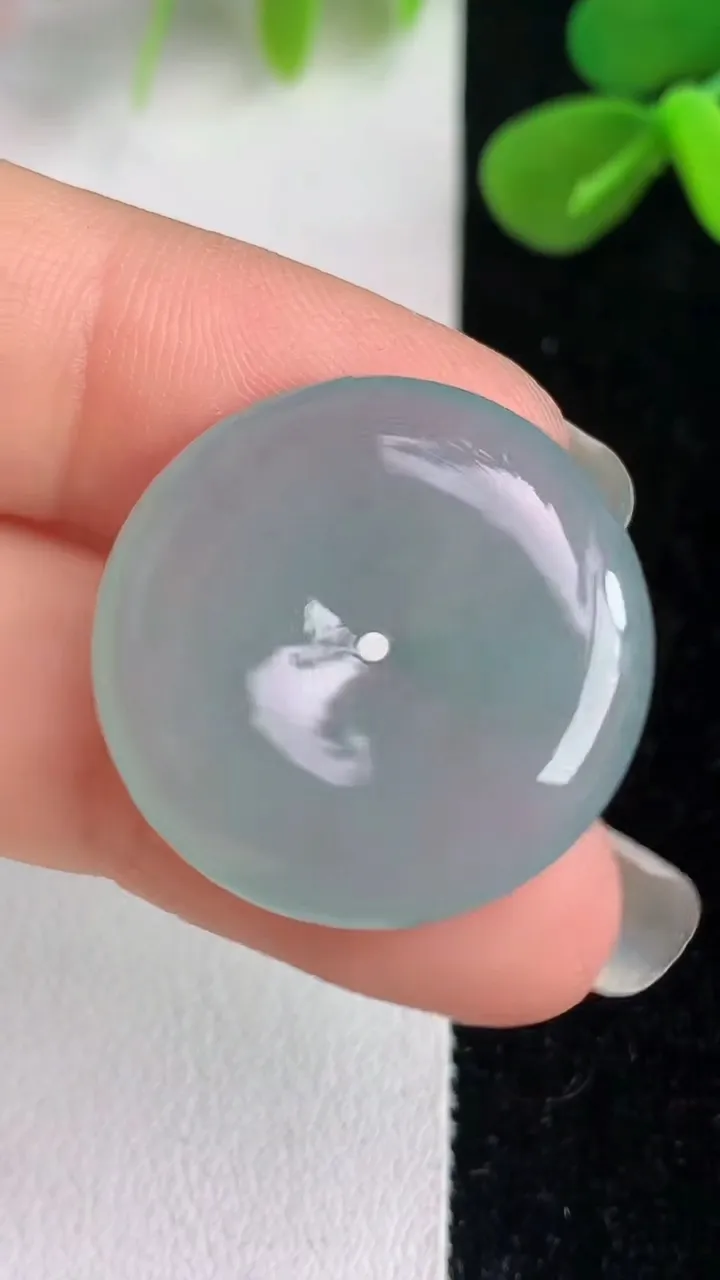 天然A货翡翠飘花平安扣吊坠，尺寸23.7-4.4，重量:5.30g
6月4日