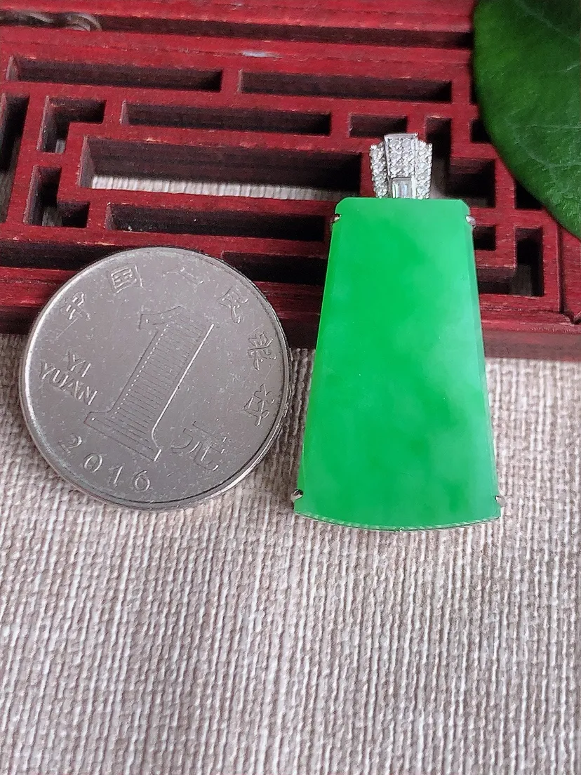 天然A货翡翠18K金伴满绿无事牌吊坠 尺寸36.5×28.8×17.2×7.3m量7.17g 0603