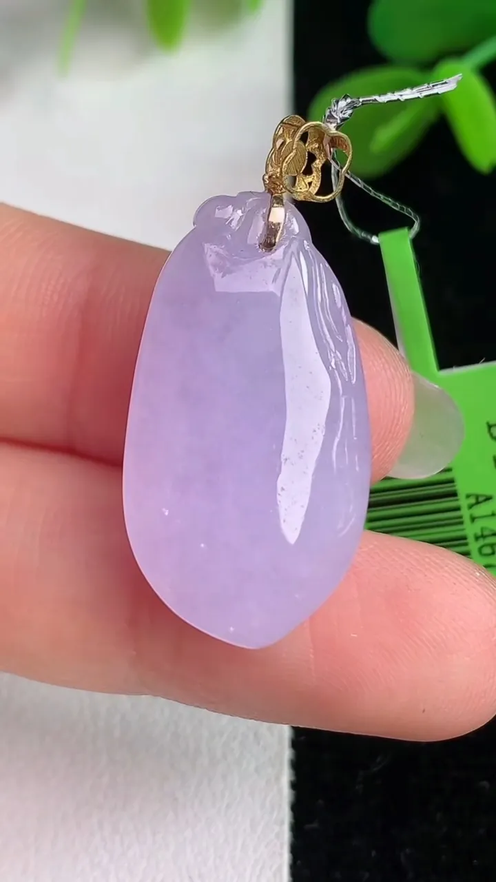 天然A货翡翠k金紫罗兰福瓜吊坠，尺寸27.5-15-7.6，重量:5.95g
6月4日