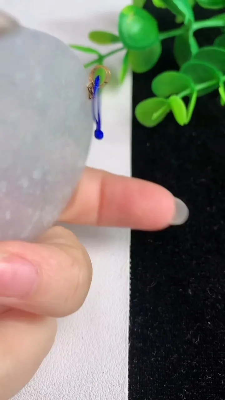 天然A货翡翠无事牌吊坠，尺寸55-2.3，重量:19.30g
6月4日