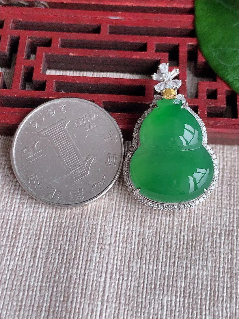 天然A货翡翠18K金伴满绿葫芦吊坠尺寸31.8×20×10.7裸石21.3×17m量8.85g 0603